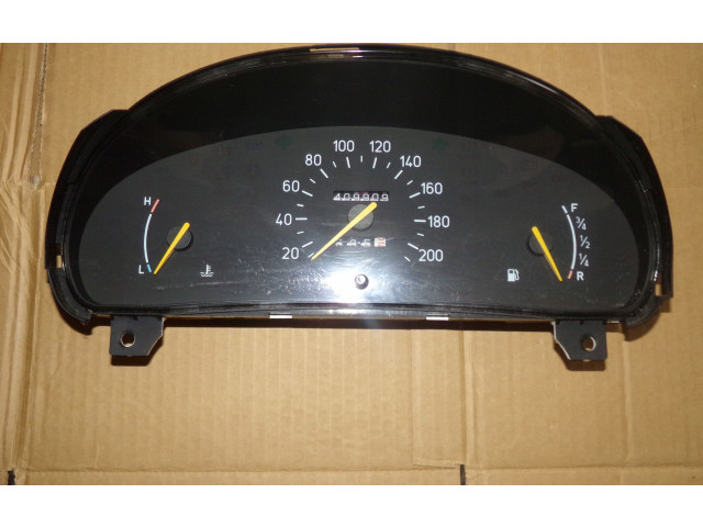 Панель приборов    Saab 900       