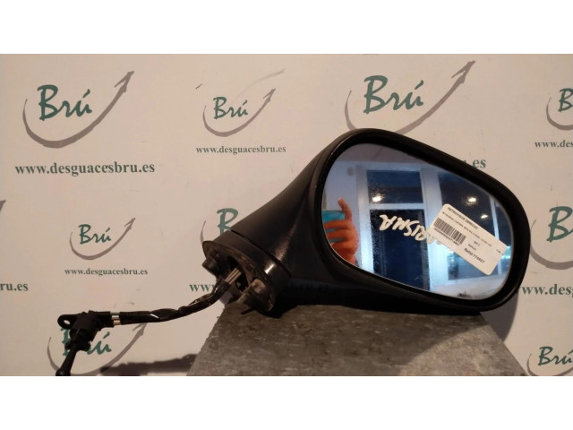 Зеркало электрическое правое Mitsubishi Carisma 2000-2004 года