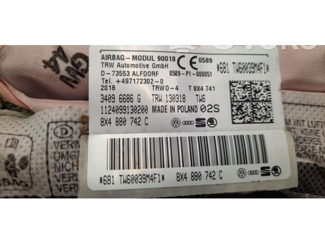 Боковая подушка безопасности 8X4880742C Audi A1