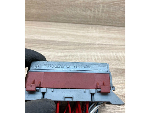 Блок предохранителей 9162439 Volvo S80