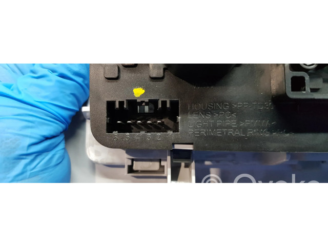 Другой фонарь салона