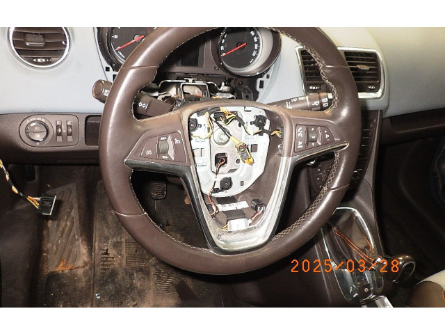 Руль Opel Meriva B  2010 - 2016 года 13305814      