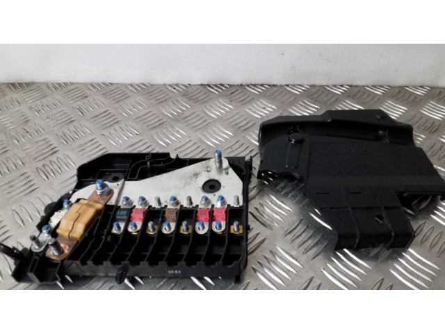 Блок предохранителей AV6T14A067BC   Ford Focus    