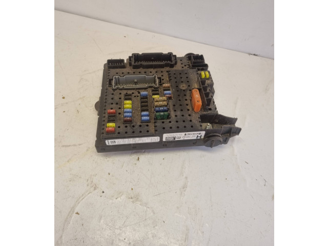 Блок предохранителей 30728512, 28017881 Volvo S60