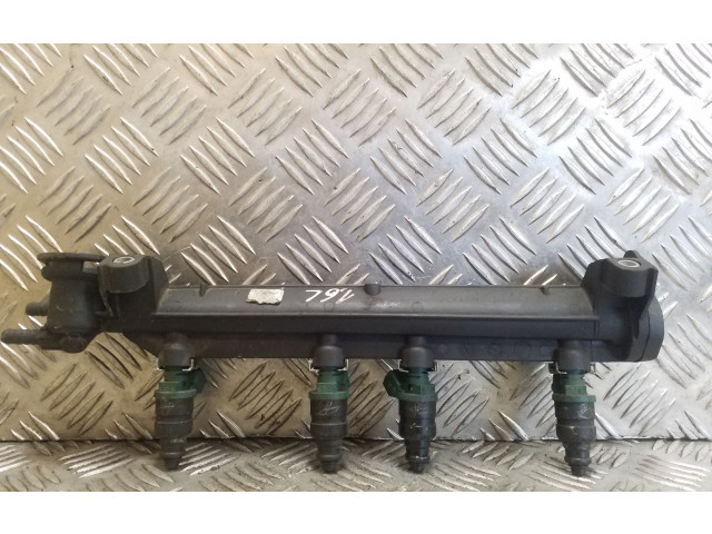 Топливная рампа 06A133317A   Volkswagen Golf IV  