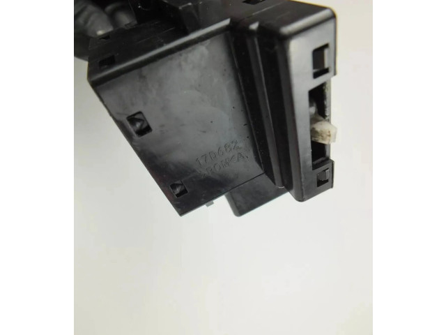 Ручка стеклоочистителей 17D682 Mazda 3 I