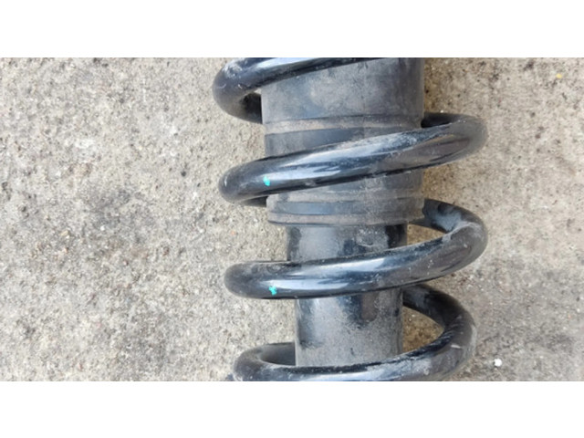 Передний амортизатор с пружиной