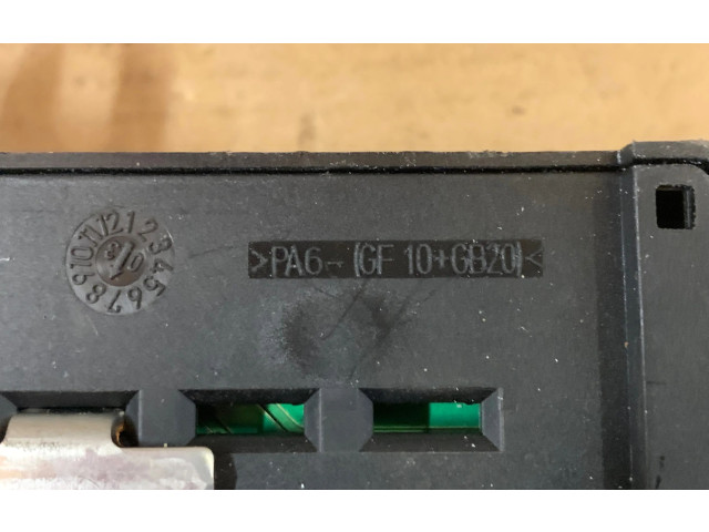 Блок предохранителей 518827001, PA6GF10GB20   Volvo XC90    