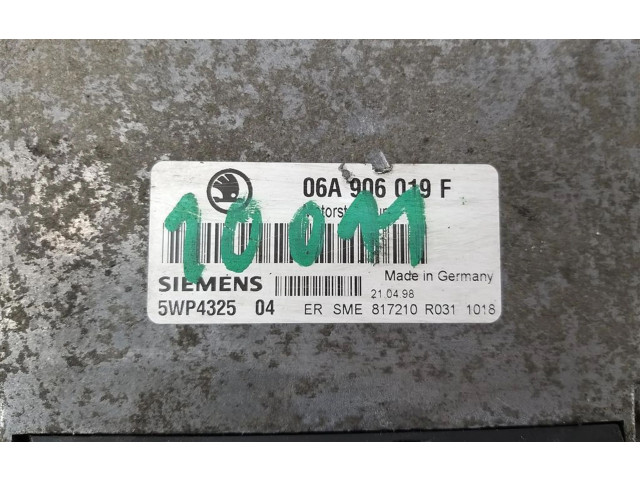 Блок управления двигателя 06A906019F   Skoda Octavia Mk1 (1U)