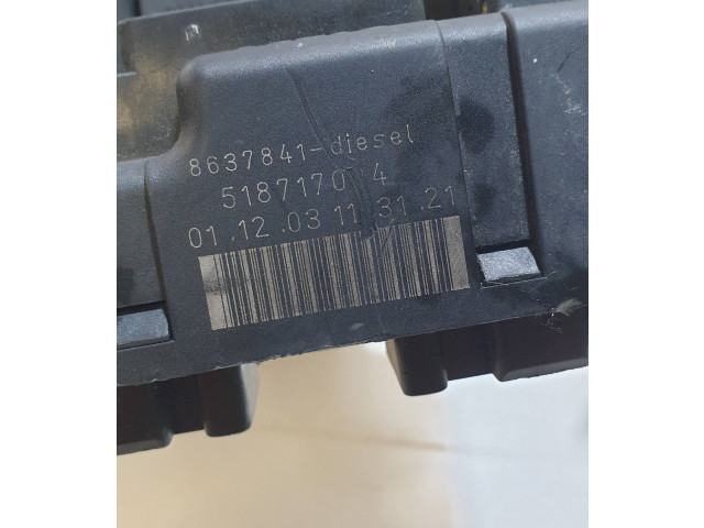 Блок предохранителей 8637841, 51871704 Volvo S60