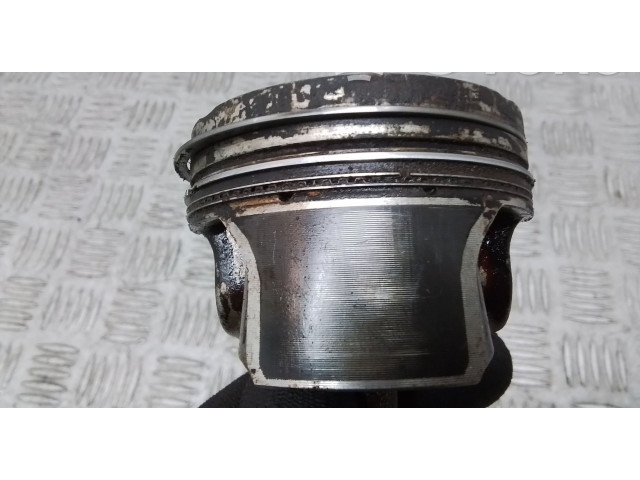 Поршень Kolben mit Pleuel  04ER  Volkswagen Jetta USA  