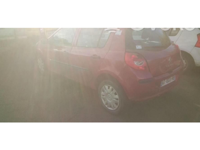 Ручка стеклоочистителей 8201590631 Renault Clio III