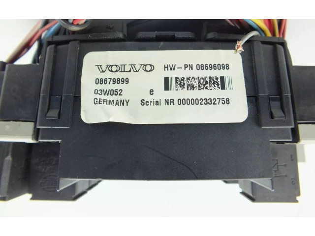 Блок предохранителей  08696098, 8679899   Volvo V70    