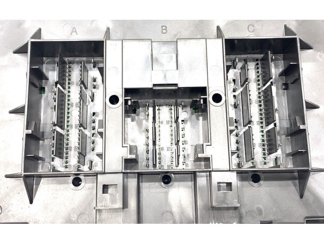 Блок комфорта 5Q0937086AH Skoda Octavia Mk3 (5E)