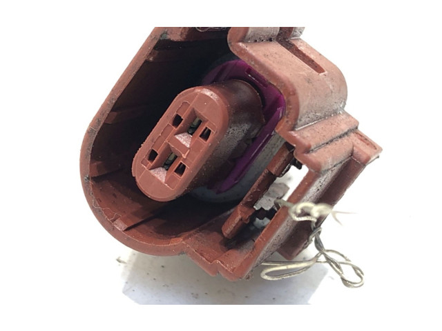 Vstřikovač 04L131113P Skoda Octavia Mk3 (5E)