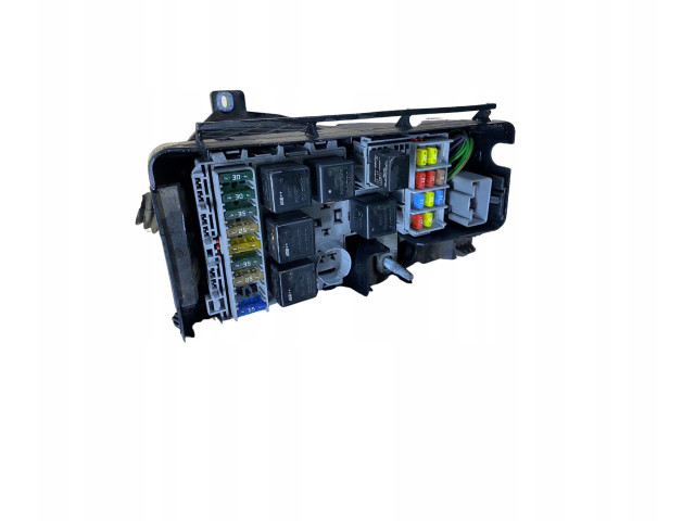 Блок предохранителей  30728132   Volvo V70    