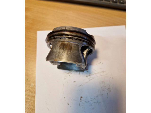 Píst 863780702, 81962 BMW 3 F30 F35 F31 pro benzínový motor 3.0 b58d30 b58d30