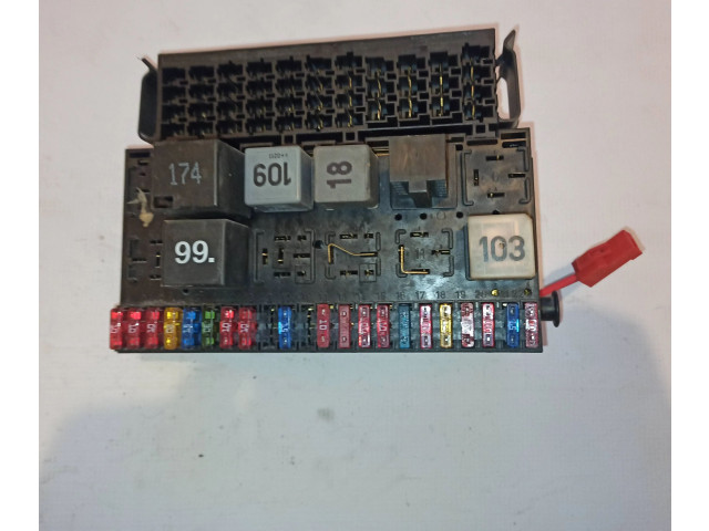 Блок предохранителей  357937039, 7d0937517   Volkswagen Transporter - Caravelle T4    