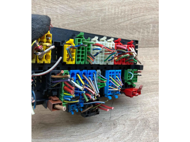 Блок предохранителей 357937039 Volkswagen Transporter - Caravelle T4