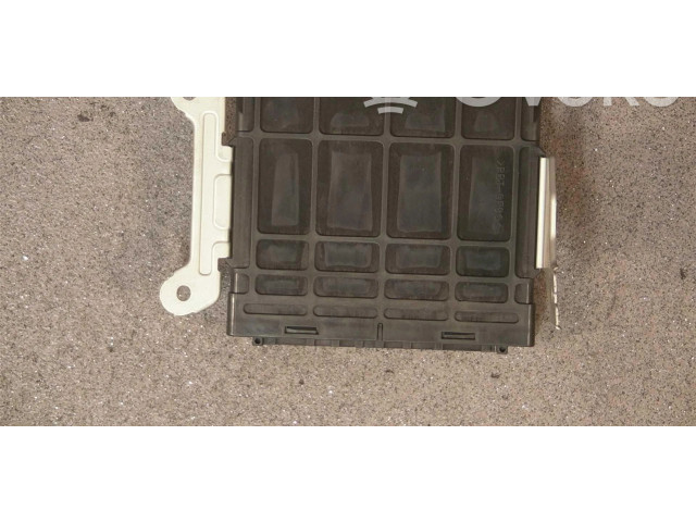 Блок управления двигателя    Mitsubishi Galant