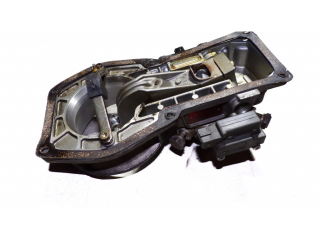 Топливная рампа 0438101039, 032116 Audi 80 90 B3 1.8