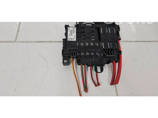 Блок предохранителей 30659092, K067R Volvo S60