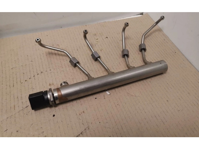 Vstřikovací lišta 13537585411, 13537585411 BMW X5 F15 N20-B20A