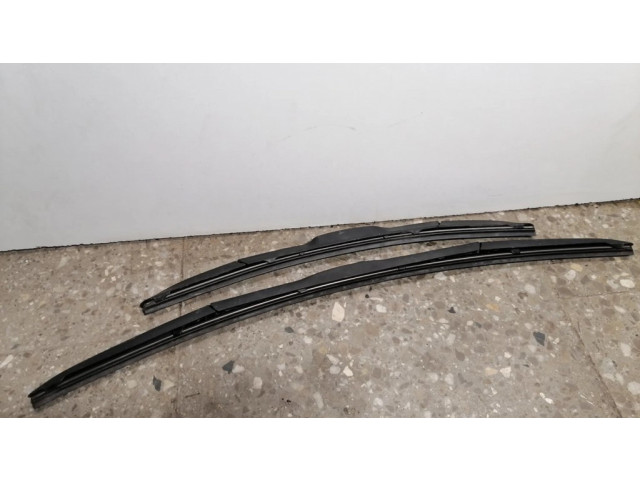 Стеклоочиститель лобового стекла