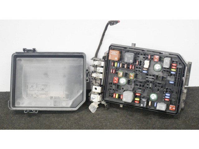 Блок предохранителей 39040849, 39019198 Opel Astra K