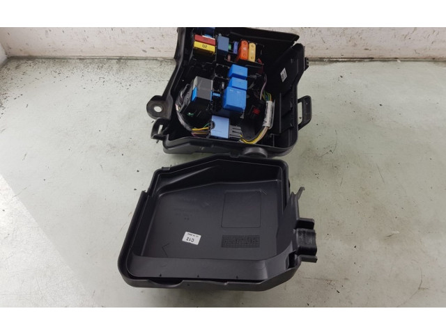 Блок предохранителей  243804185R, 243809584R   Dacia Duster    