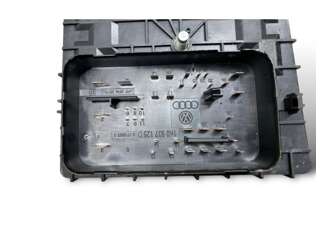 Блок предохранителей 1K0937118, 1104317029 Skoda Yeti (5L)