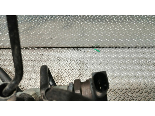 Vstřikovací lišta A6110700395, 0445214038 Mercedes-Benz Sprinter W901 W902 W903 W904 pro naftový motor 2.2