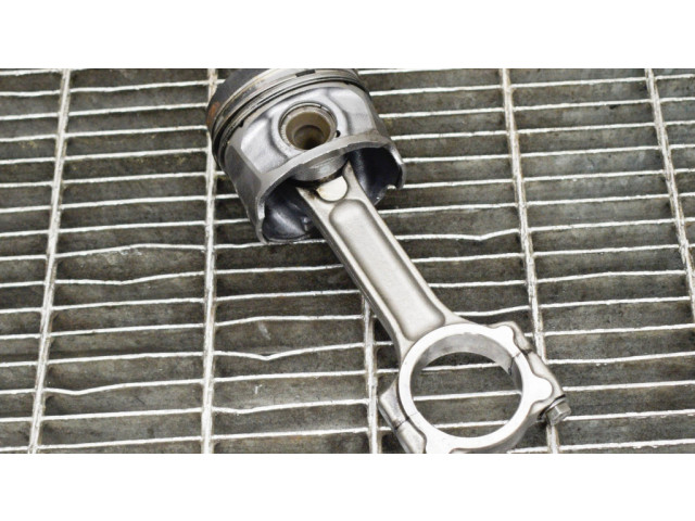 Поршень 120A18001R, 7701475074 Renault Clio IV для дизельного двигателя 1.5