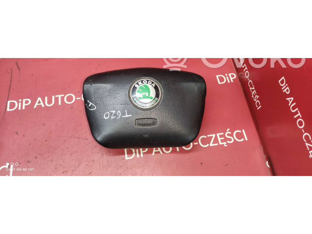 Подушка безопасности водителя 1V0880201   Skoda Octavia Mk1 (1U)