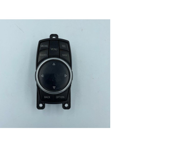 Основное стекло передних дверей (четырехдверного автомобиля)