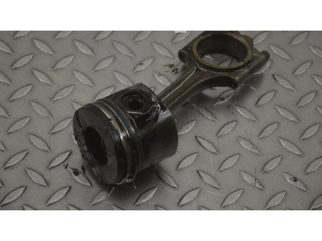 Píst Volvo XC90 D 5244 T4