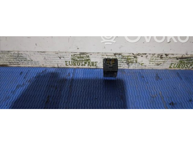 Блок предохранителей MB818524 Mitsubishi Montero