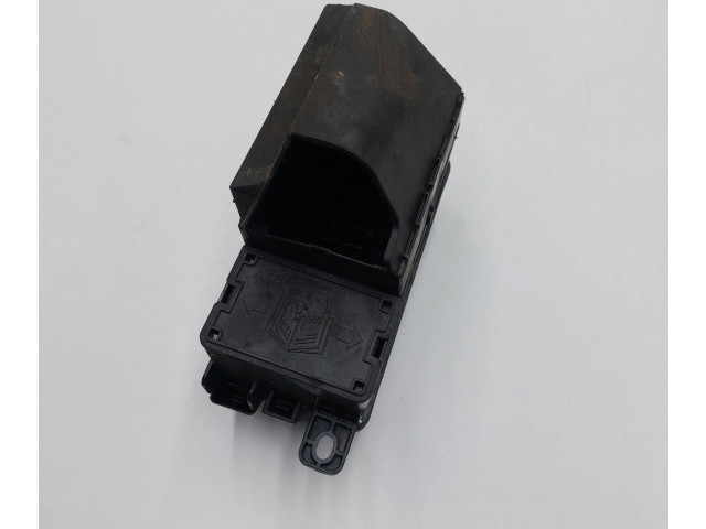 Блок предохранителей  9213372   Mini One - Cooper Coupe R56    