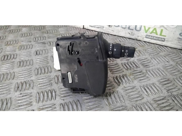 Ручка стеклоочистителей 8201590631 Renault Clio III