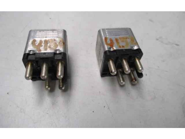 Pojistková skříňka Řídící jednotka BSM 015420219, 4RD00412200 Mrcedes-Benz E W124 1988