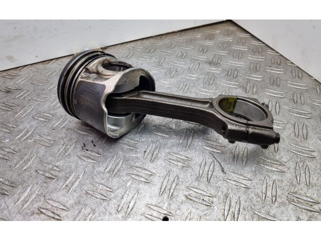 Píst 10653, KV9 Renault Scenic II - Grand scenic II pro naftový motor 2.0