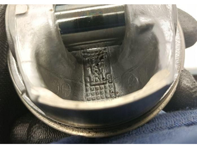  Поршень    Audi A3 S3 8L  