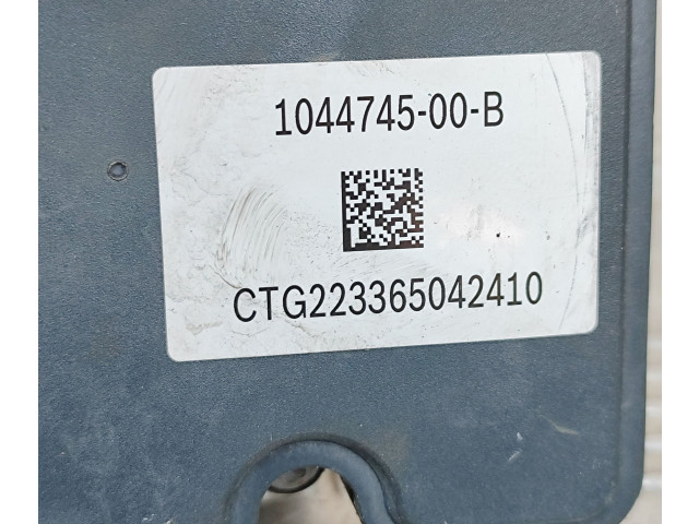 Блок АБС 104474500B Tesla Model 3 2017- года