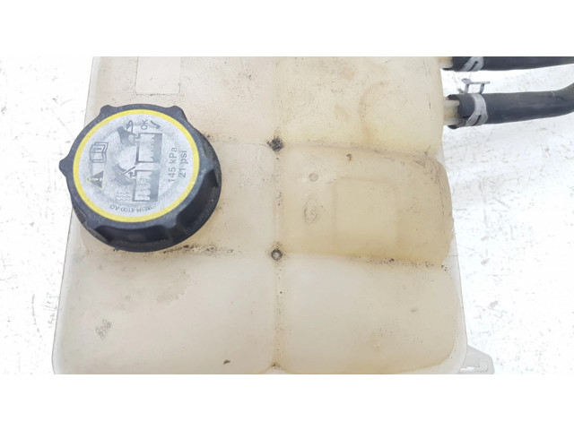 Расширительный бачок охлаждающей жидкости    