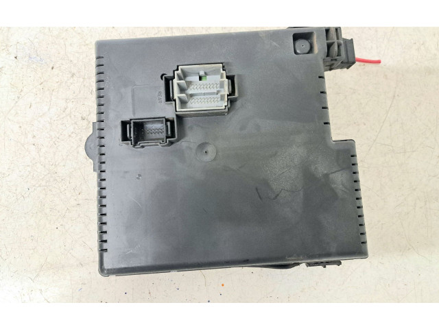 Блок предохранителей 8676391 Volvo V70