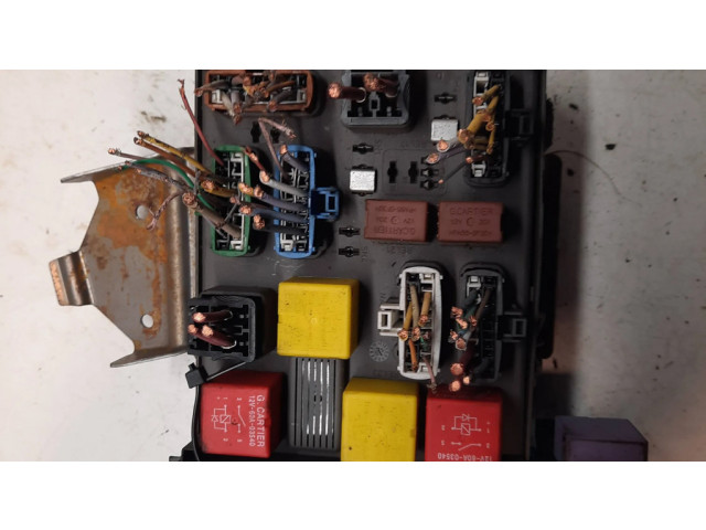 Pojistková skříňka 8200283812, 8200004201E Renault Espace - Grand espace IV 2005