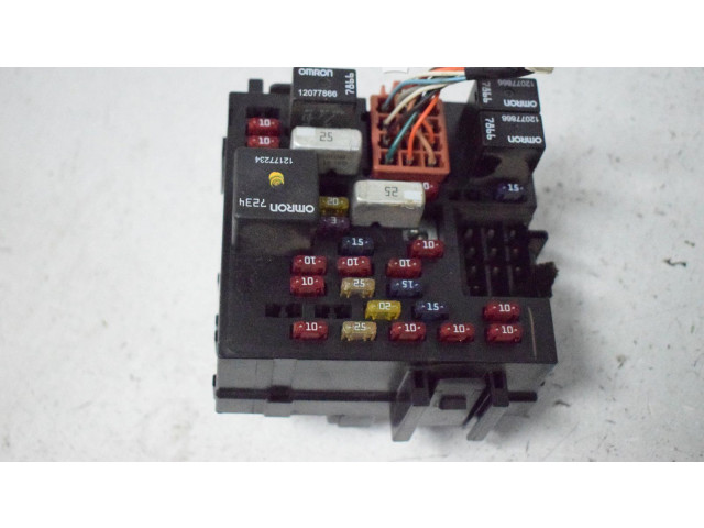 Pojistková skříňka 15770992 Chevrolet Silverado 2001