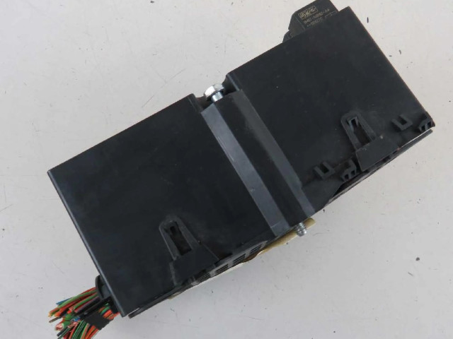 Блок предохранителей  6N1T-14401-AKG   Ford Fusion    