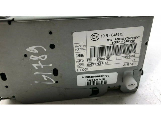 Радио/ проигрыватель CD/DVD / навигация