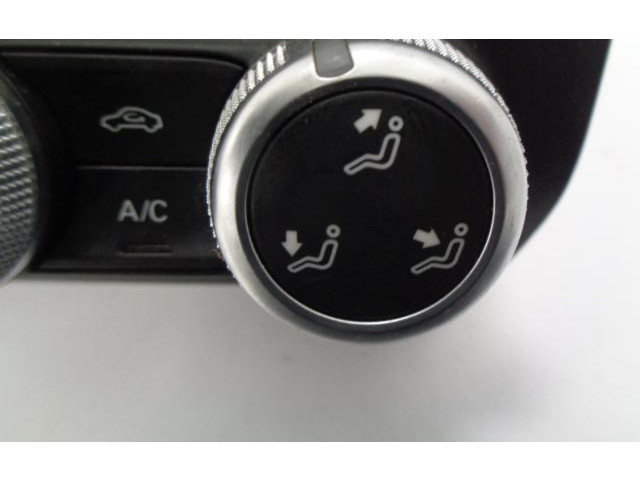 Блок управления климат-контролем    Audi A1